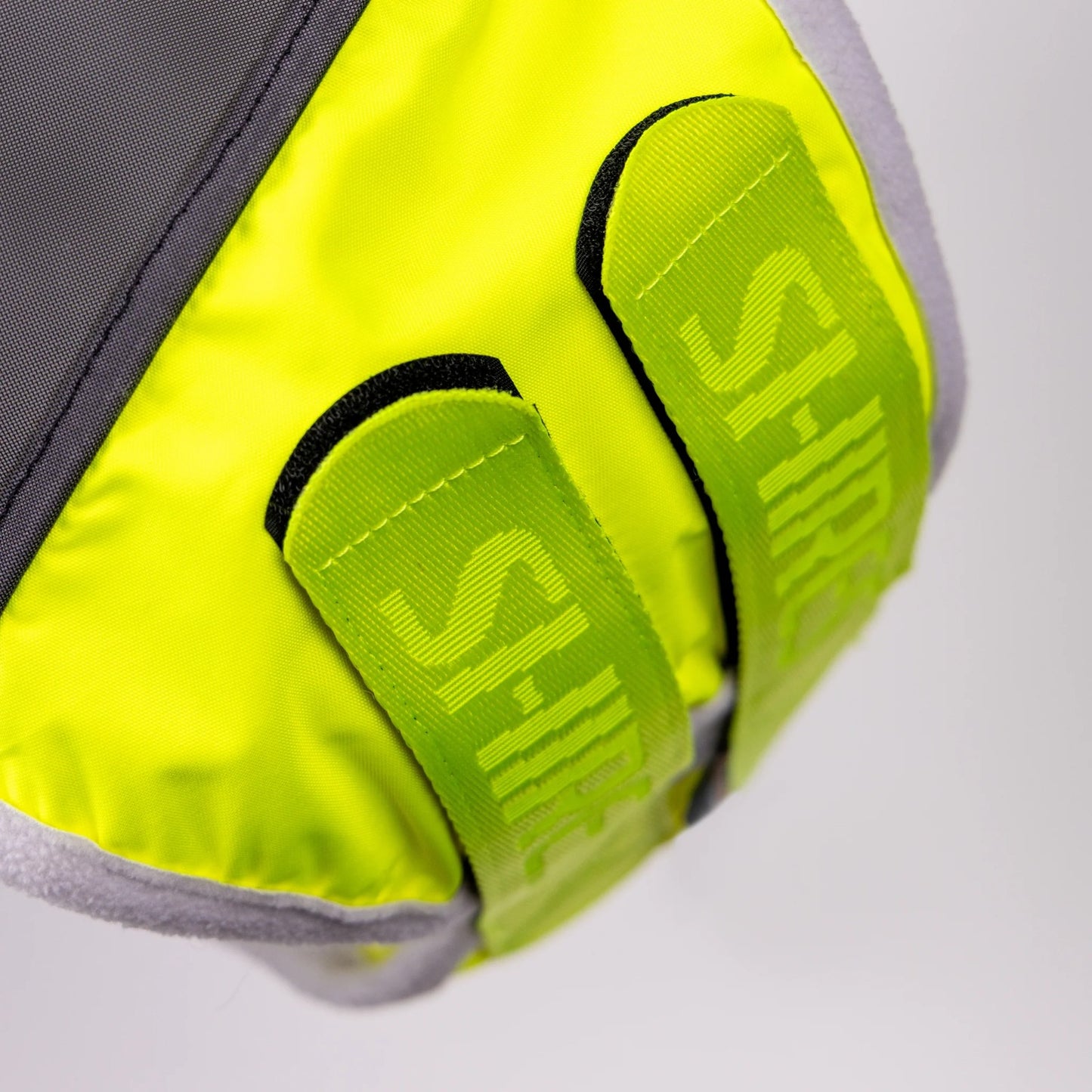 Shires FlyGuard Pro Hi-Viz smalka sieta mušu maska ar ausu daļu