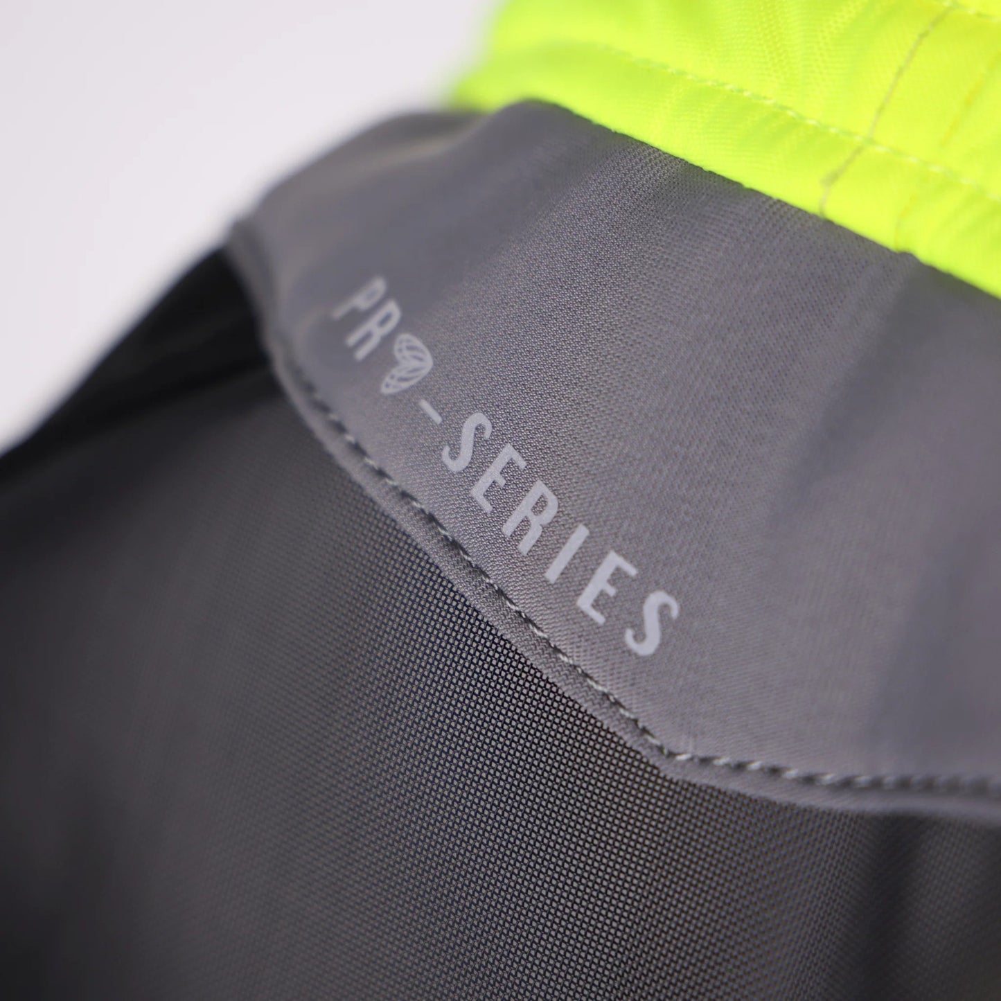 Shires FlyGuard Pro Hi-Viz smalka sieta mušu maska ar ausīm un deguna aizsardzību