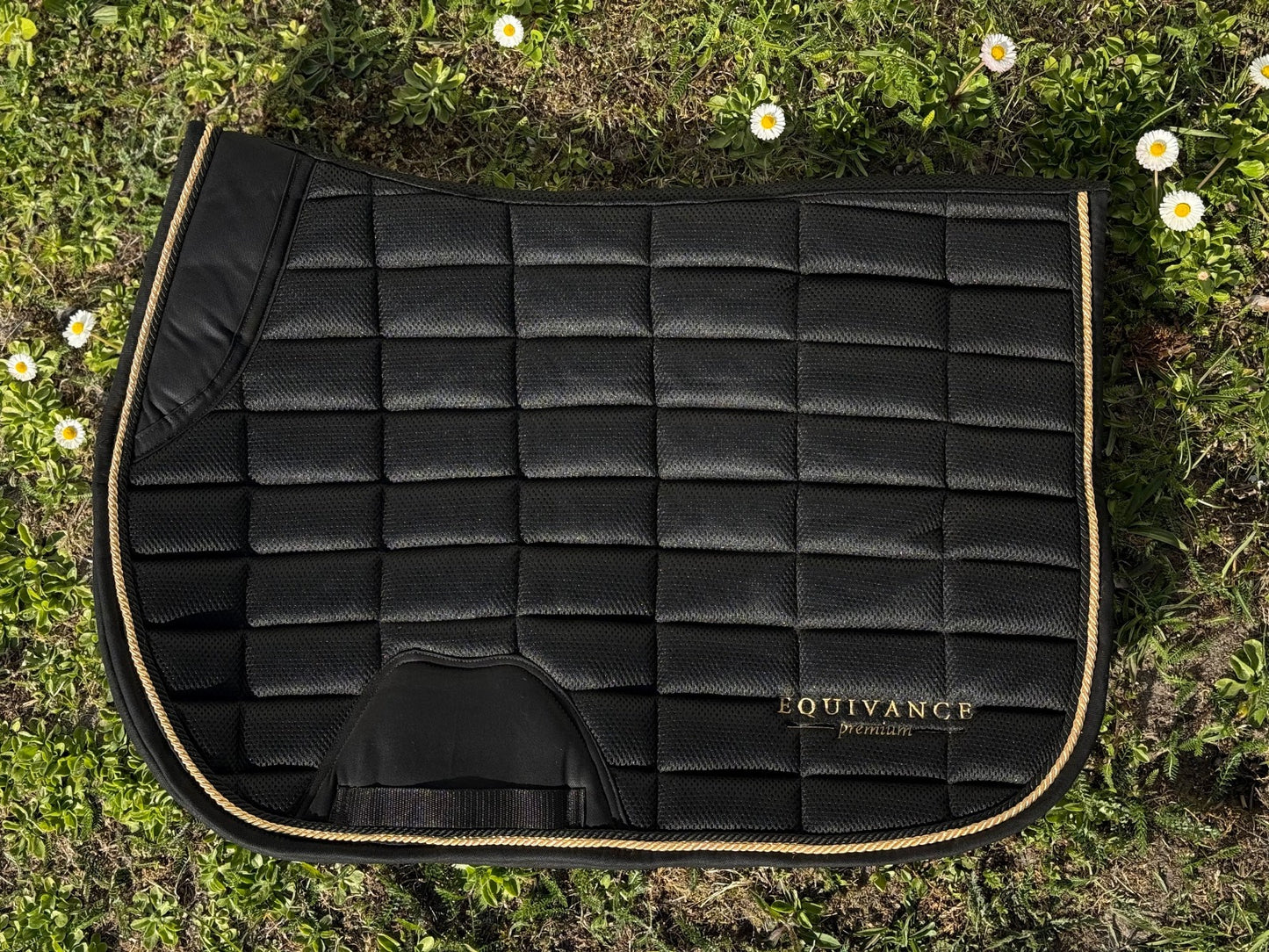 Mesh saddle pad “Classic black” - sviedrene