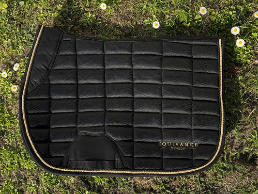 Mesh saddle pad “Classic black” - sviedrene