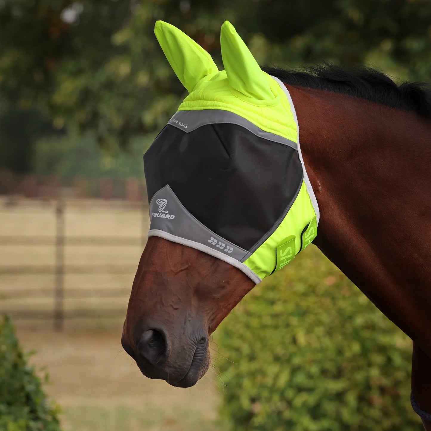 Shires FlyGuard Pro Hi-Viz smalka sieta mušu maska ar ausu daļu